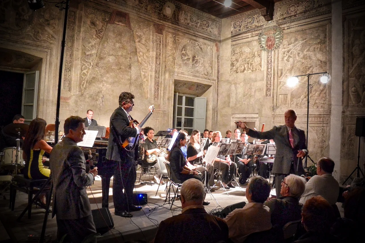 Performance in Italy